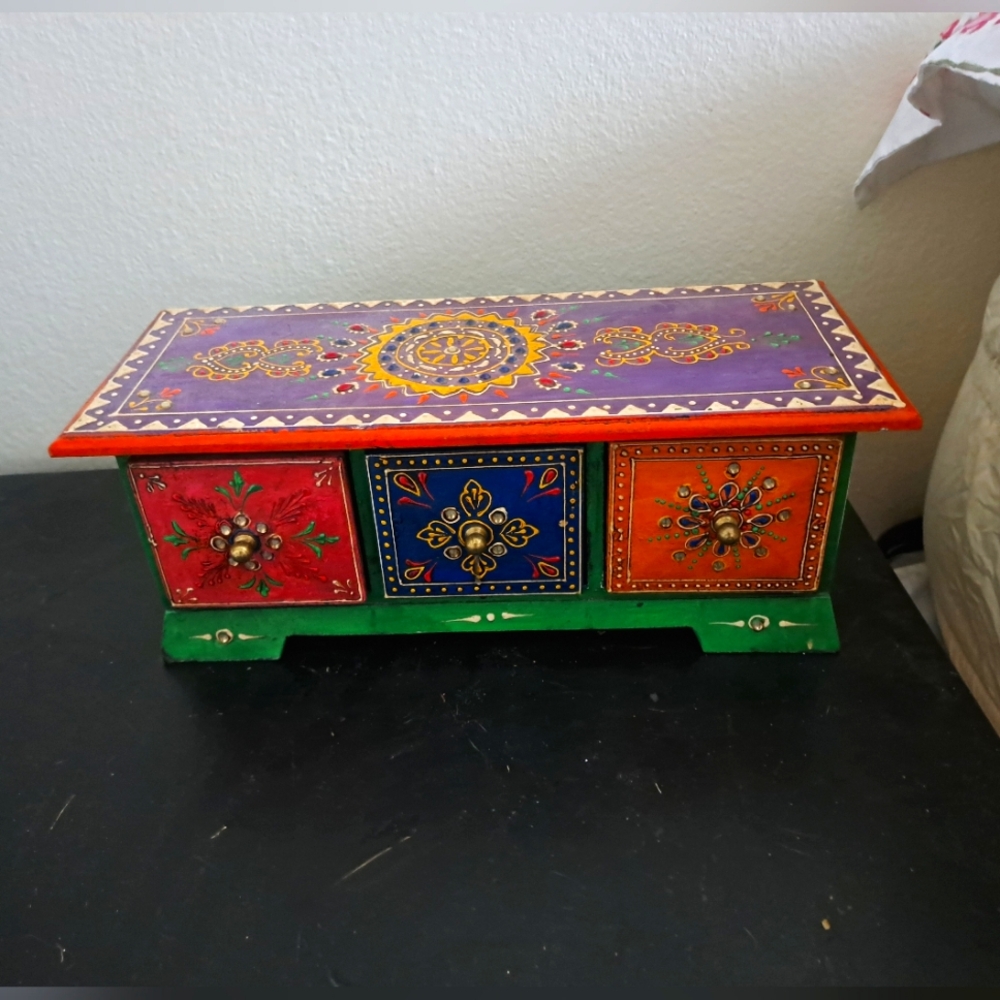 Wooden jewelry case